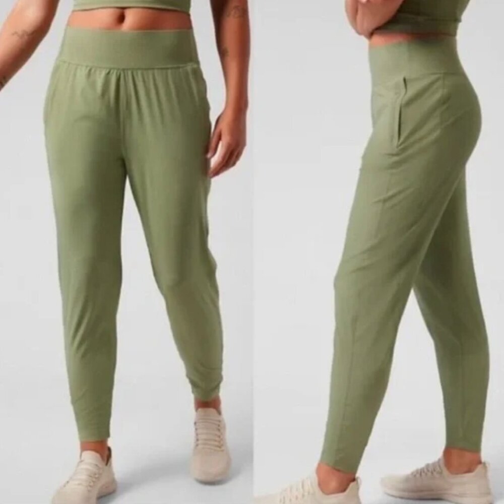 Athleta Run With It Pull On Jogger Pant in Eucalyptus